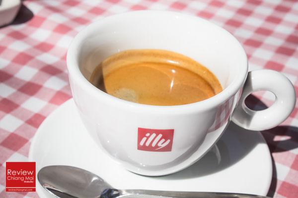 กาแฟสัญชาติอิตาเลียนอย่าง illy coffee